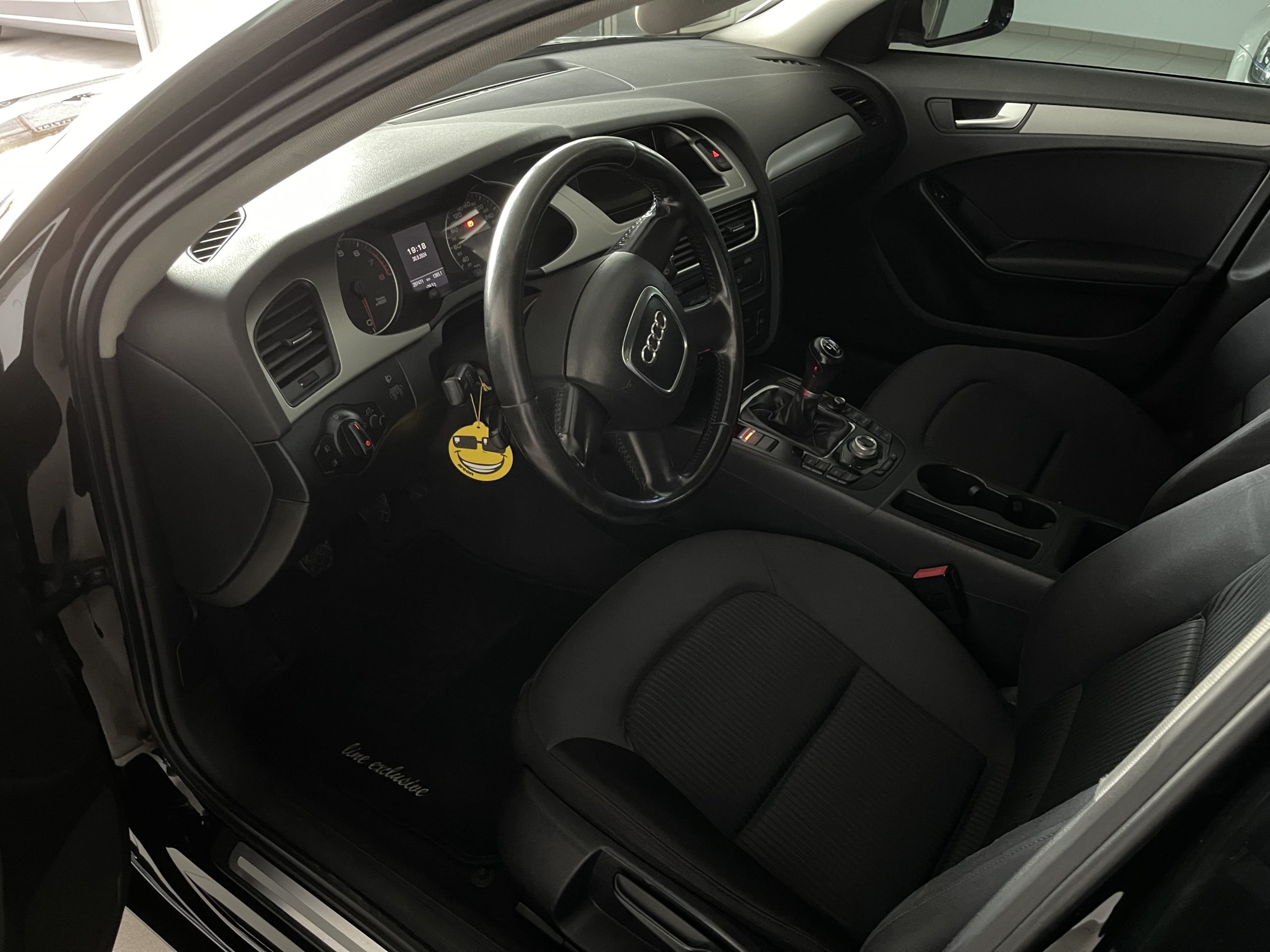 Car Image 7